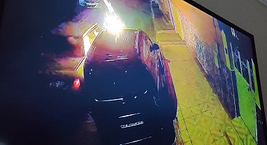 Park halindeki araç kundaklandı; o anlar kamerada