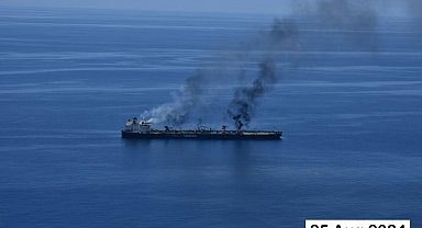 Pentagon: Kızıldeniz'de vurulan yakıt tankerinde petrol sızıntısı var