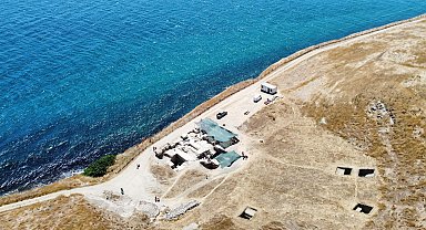 Perinthos Antik Kenti'nde ortaya çıkarılan tiyatroda, heykel ve mezar bulundu