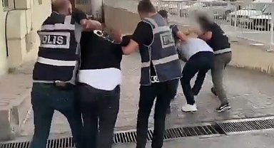 Polisin 'dur' ihtarına uymayan otomobildeki 1'i hükümlü 2 şüpheli yakalandı