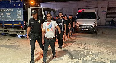 Polisin 'gürültü' ihbarı üzerine gittiği evde 10 kaçak göçmen yakalandı
