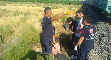 Raylarda takılı kalan çapa motoruna yük treni çarptı; anne ve 2 oğlu öldü, baba yaralandı
