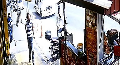 Restoranda yemek yiyen kişinin motosikletini çaldı