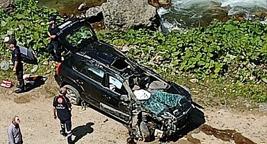 Rize'de cip, uçuruma yuvalandı: 2 ölü, 3 yaralı