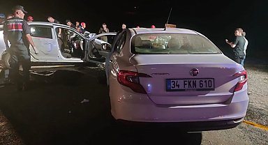 Rize'de iki otomobil çarpıştı; 2 ölü, 6 yaralı