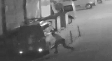 Ruhsatsız iş yeri mühürlenince, zabıta araçlarının lastiklerini kesti