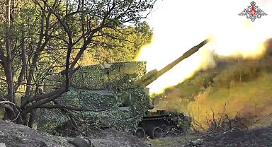 Rusya, Kursk bölgesinde Ukrayna mevzilerini top atışlarıyla vurdu