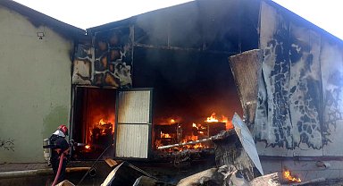 Sakarya'da askı üretim atölyesi yandı