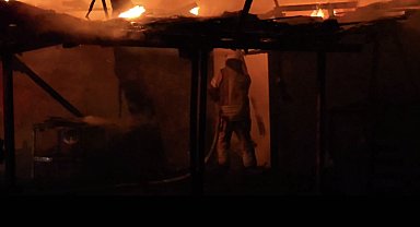 Sancaktepe'de terzi dükkanı, alev alev yandı