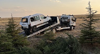 Şarampole yuvarlanan hafif ticari aracın sürücüsü öldü
