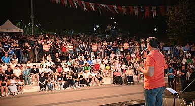 Şarkıcı Mehmet Erdem, Bahçelievler'de sahne aldı