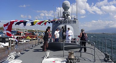 Savaş gemisi TCG Poyraz, Kocaeli'de ziyarete açıldı