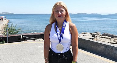 Semiha Bekil 7 aylık disiplinli çalışma sonunda 48 kilometrelik Manhattan Parkuru'nu yüzdü