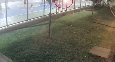 Sitede oynayan çocukların üzerine 'rahatsızlık veriyorlar' diye torpil attı