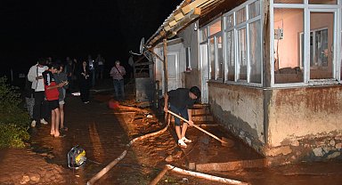 Sivas'ta sağanak sele neden oldu; traktörler sürüklendi, evleri su bastı