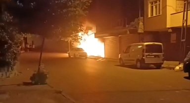 Sultanbeyli'de, yatak imalathanesinde yangın