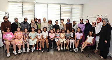 Sultangazi'de 'İpek Gibi Saçlara Petek Gibi Örgüler' etkinliği gerçekleştirildi