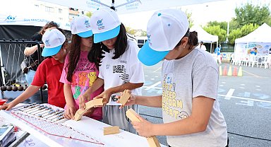Sultangazi'de çocuklar 'Bilim Firarda' etkinliğinde bir araya geldi