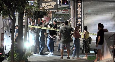Sultangazi'de kuaför salonuna iki gün arayla 2 saldırı; silahla ateş açıp, patlayıcı madde attılar