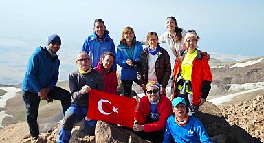 Süphan'a tırmanıp Haniye'ye suikastı protesto ettiler