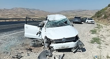 Takla atan otomobildeki 1'i bebek, 4 kişi yaralandı