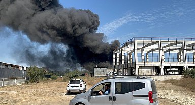 Tekirdağ'da geri dönüşüm tesisinde çıkan yangın 1 saatte kontrol altına alındı