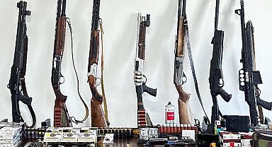 Tekirdağ'da jandarmanın operasyonunda bir evde çok sayıda silah ve mühimmat ele geçirildi