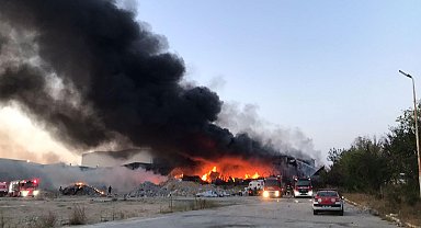 Tekirdağ'da plastik fabrikasında yangın