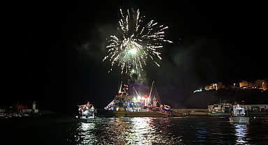 Tekirdağlı balıkçılar, havai fişek gösterileriyle denize açıldı