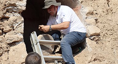 Temel kazısında ortaya çıkan Roma dönemine ait mezarlarda kemik parçaları bulundu