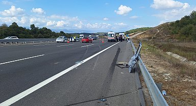 TIR'ın çarptığı hafif ticari araçtan düşüp yaralandı