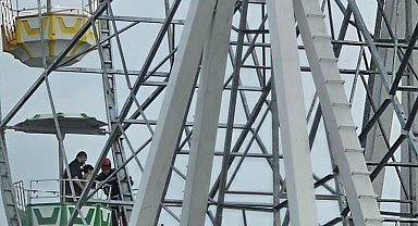 Trabzon'da lunaparkta dönme dolapta mahsur kalan 20 kişi kurtarıldı