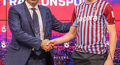 Trabzonspor'da yeni transfer Batagov için imza töreni düzenlendi