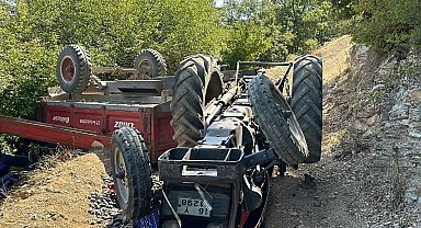 Traktör devrildi; 1'i ağır, 6 yaralı