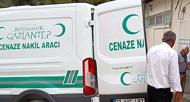 Tünel duvarına çarpan motoskiletteki 2 arkadaş öldü