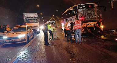 Tünelde zincirleme kaza: 15 yaralı