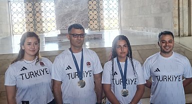 Türkiye Atıcılık Federasyonu Başkanı Çolakoğlu ve milli sporcular Anıtkabir'i ziyaret etti