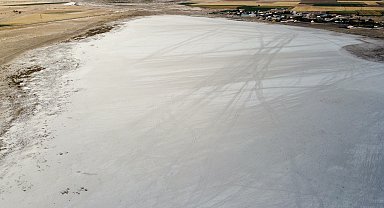 Tuz Gölü'nü besleyen 4 göl kurudu