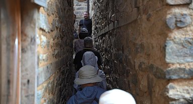 UNESCO dünya mirasındaki 700 yıllık Cumalıkızık'ta, 'Cinaralığı' kuyruğu