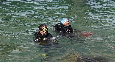 Van Gölü'nde dalgıçlardan 'dip' temizliği