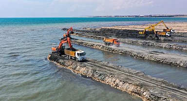 Van Gölü'nde dip çamuru temizliğinde iki etap tamamlandı