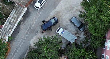 VIP minibüsle göçmen kaçaklığına dronlu takip; 3 tutuklama