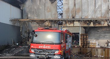 Yangında zarar gören kuru gıda deposu, havadan görüntülendi