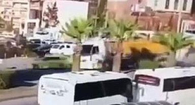 Yayalara çarpan taksinin dereye düştüğü, 1 kişinin öldüğü 5 kişinin yaralandığı kaza kamerada