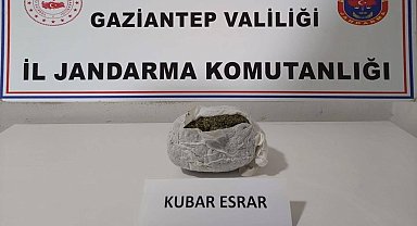 Yolcu otobüsündeki valizden 1 kilo 550 gram esrar çıktı