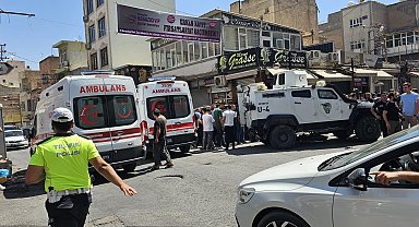Zırhlı polis aracıyla çarpışan motosikletin sürücüsü yaralandı