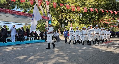Zonguldak'ta 30 Ağustos kutlamalarında madenciler yürüdü