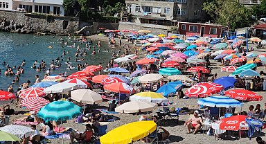 Zonguldak'ta Kapuz Plajı doldu