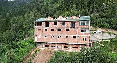 4 katlı 'apartman mandıra'