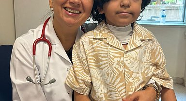 7 yaşındaki Kaan, ses kaybına neden olan tümörü akıllı ilaçla yendi